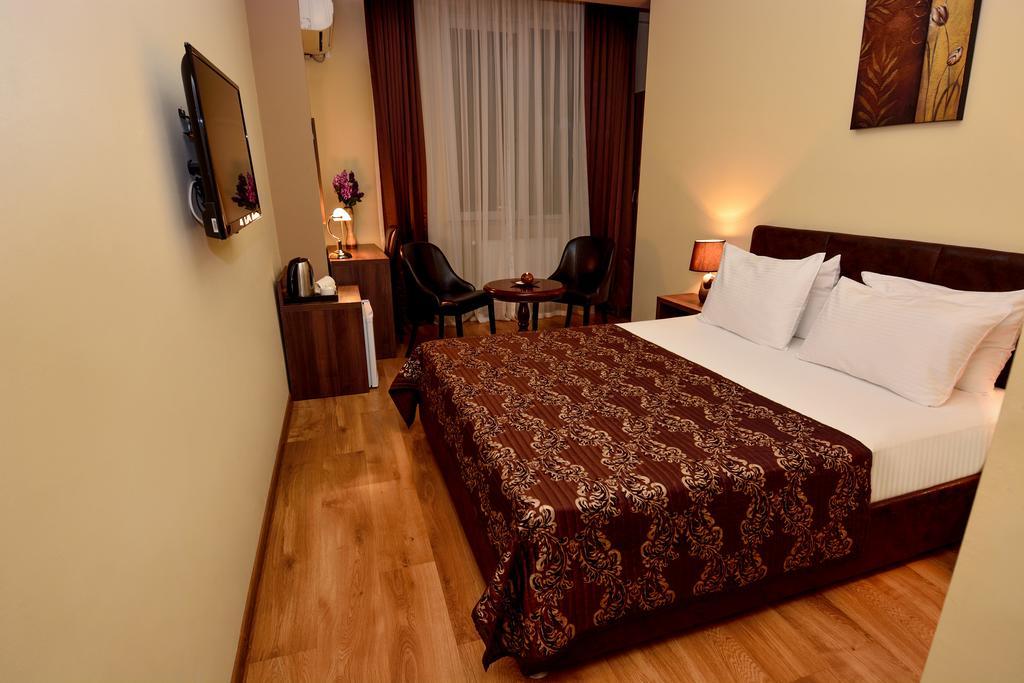 Hotel Diamond Tbilisi Rum bild